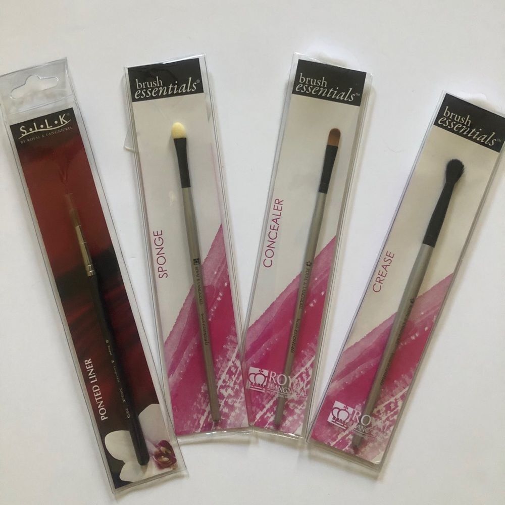 🆕 [Royal] Set of 6 Professional Makeup Brushes 💄👁
